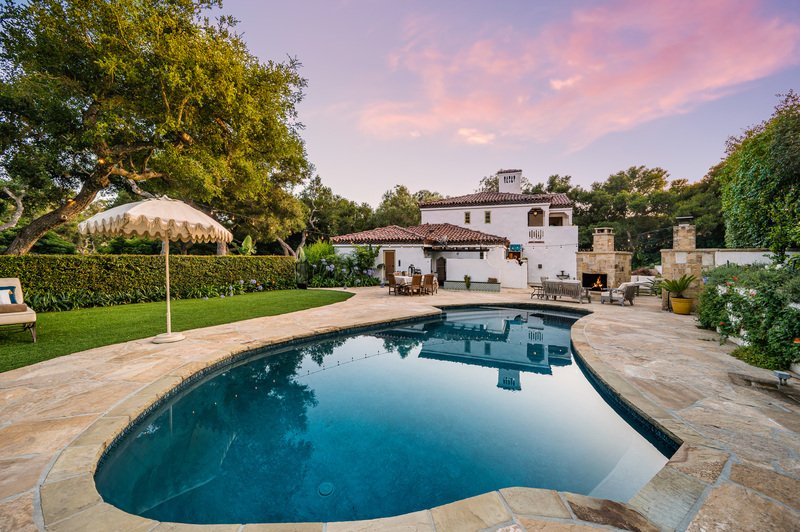 Casa estilo california con alberca casa frontal